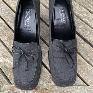 Aerosoles Vintage Grey Fabric Pumps Three Inch Heel 7.5 Very Good Condition